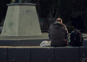 Correr es bueno para la salud, pero un profesor de Harvard explica por qué los seres humanos no fueron hechos para permanecer sentados