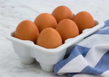 Me tomó mucho tiempo entender por qué nunca deberías guardar los huevos en la puerta del refrigerador