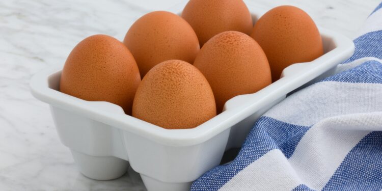 Me tomó mucho tiempo entender por qué nunca deberías guardar los huevos en la puerta del refrigerador
