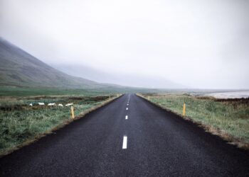 La carretera recta más larga del mundo tiene 240 kilómetros de longitud y ni una sola curva