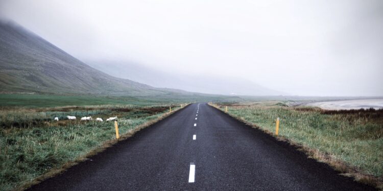 La carretera recta más larga del mundo tiene 240 kilómetros de longitud y ni una sola curva