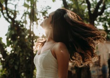 Para tener un cabello más fuerte y brillante, basta con aplicar una vez por semana este producto casero de cocina
