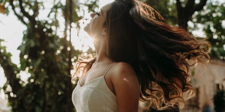 Para tener un cabello más fuerte y brillante, basta con aplicar una vez por semana este producto casero de cocina