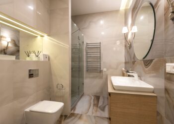 Camareras de hotel recomiendan una sola cosa para el baño que la mayoría de los hogares suele ignorar