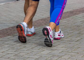Salir a correr es bueno para la salud, pero caminar durante 30 minutos seguidos a paso rápido podría ser aún mejor