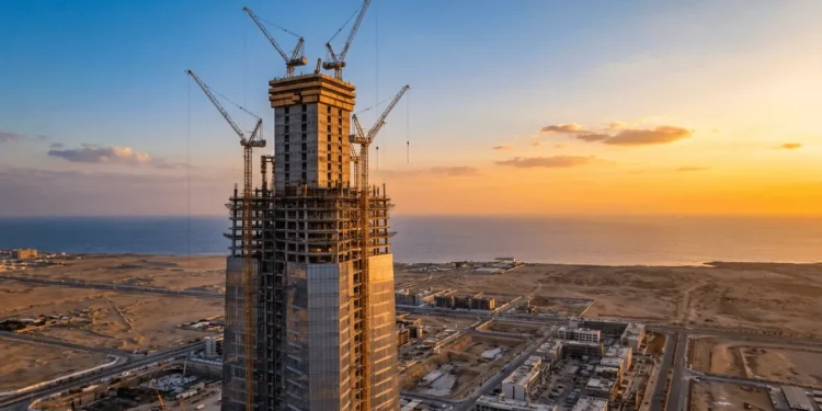 Una torre de más de 1.000 metros de altura se construye en el desierto y ya ha alcanzado los 100 pisos