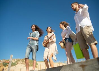 Nuevo estudio revela que los jóvenes valoran más el tiempo libre que el dinero