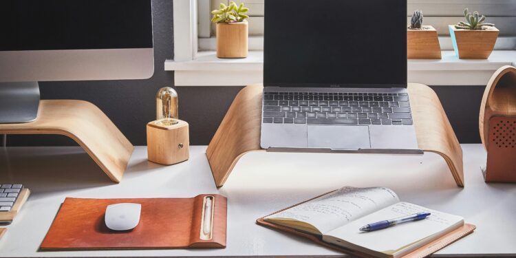 Adiós a los escritorios: la nueva tendencia para 2026 es más elegante y práctica
