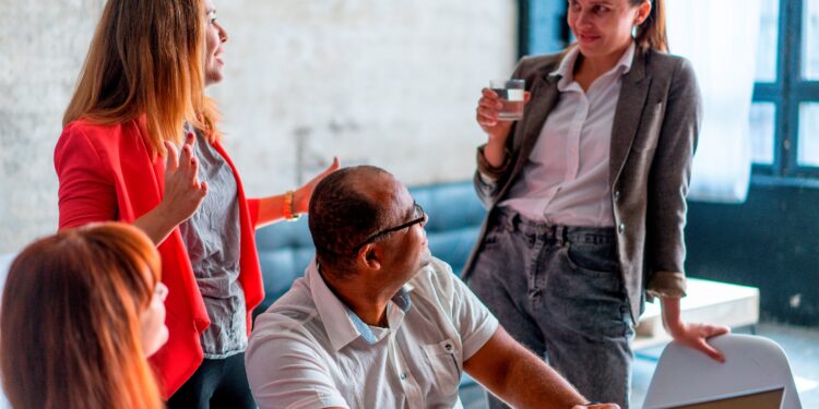 ¿Qué dice la psicología sobre las personas que hablan gritando?