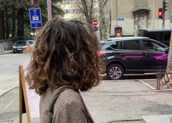Adiós a las canas: la nueva forma de conseguir un aspecto más natural y reducir la dependencia de los tintes