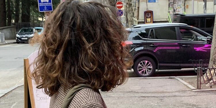 Adiós a las canas: la nueva forma de conseguir un aspecto más natural y reducir la dependencia de los tintes