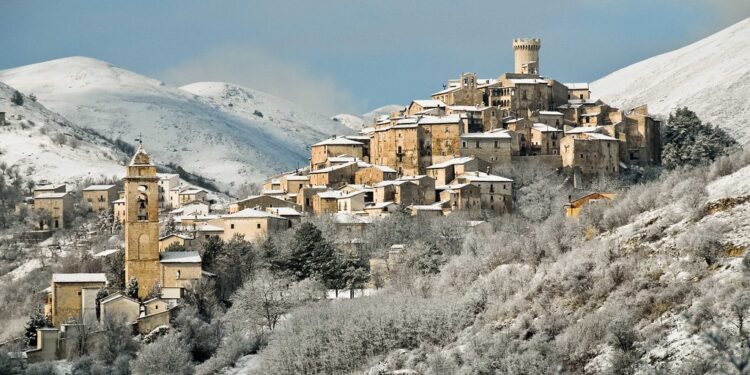 Esta aldea de Italia ofrece ayuda económica, vivienda y una vida en las montañas para atraer nuevos residentes