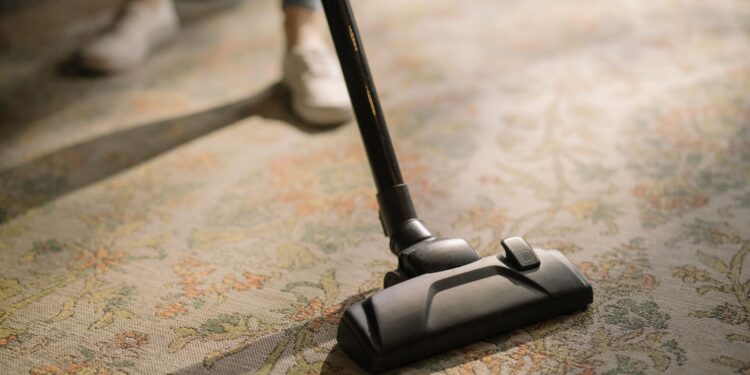 Sin lavadora y sin limpieza en seco: la forma correcta de limpiar las alfombras en casa