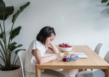 Nuevo estudio revela que los niños que aprenden un segundo idioma desarrollan una importante ventaja cerebral