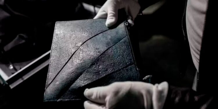 Un bolso fabricado con cuero de T. rex se vende por más de 540.000 dólares