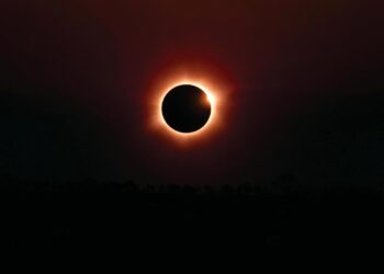Cuándo y cómo ver el eclipse solar más largo del siglo