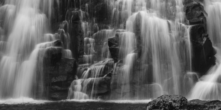 La cascada más alta del mundo mide 3.500 metros, pero es invisible porque se encuentra en el océano Atlántico