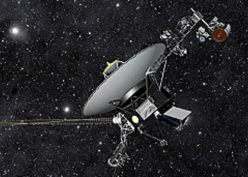 Voyager 1 sigue enviando señales desde 24.000 millones de kilómetros de distancia, pero desde 2023 algo cambió y los científicos aún intentan comprenderlo