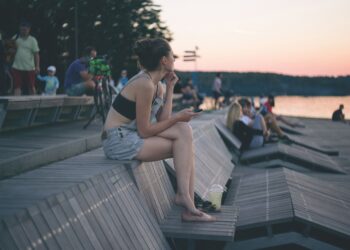 Profesor de Harvard explica por qué los seres humanos no fueron hechos para correr por la calle, sino para sentarse