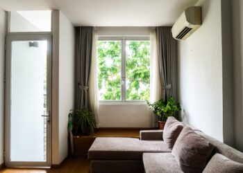 Encender el aire acondicionado y dejar la ventana abierta durante cinco minutos: la forma correcta de ventilar la casa