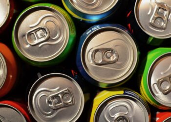 Coloca solo 2 latas en el ventilador y, en 10 minutos, la sensación de calor disminuye considerablemente sin necesidad de aire acondicionado