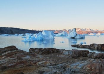 Cómo es vivir en este lugar donde el sol desaparece durante meses y el mar se transforma en hielo