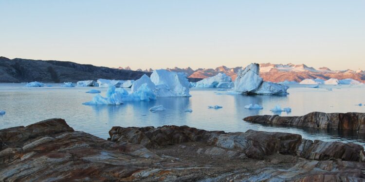 Cómo es vivir en este lugar donde el sol desaparece durante meses y el mar se transforma en hielo