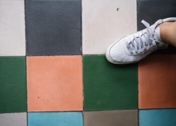 Adiós a los azulejos tradicionales: la nueva tendencia para 2026 es más silenciosa y duradera