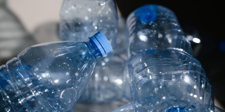 Si tienes botellas de plástico en casa, tienes un tesoro: descubre cómo crear un enfriador de aire sin gastar energía