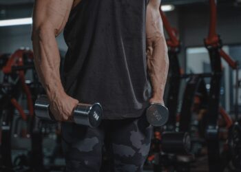 Un famoso influencer fitness de Estados Unidos asegura que "ir al gimnasio es una pérdida de tiempo"