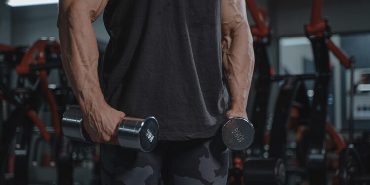 Un famoso influencer fitness de Estados Unidos asegura que "ir al gimnasio es una pérdida de tiempo"