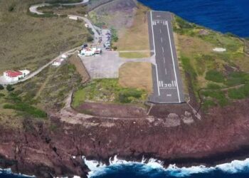 El aeropuerto más pequeño del mundo está en el Caribe y aterrizar allí sigue siendo un desafío incluso para los pilotos más experimentados