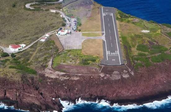El aeropuerto más pequeño del mundo está en el Caribe y aterrizar allí sigue siendo un desafío incluso para los pilotos más experimentados