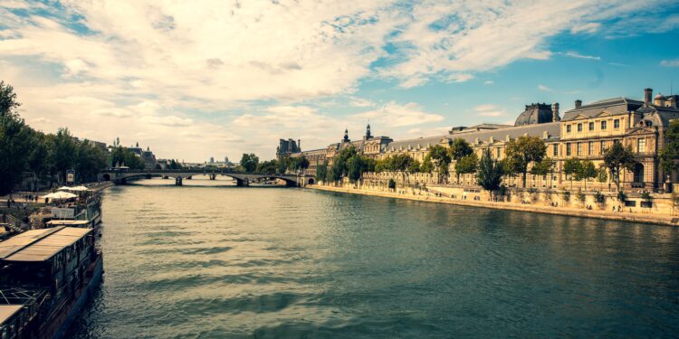 Mientras España enciende el aire acondicionado, Francia encuentra una forma de refrescar las ciudades sin gastar energía