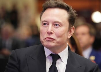 Hombre más rico del mundo, Elon Musk, afirma que el dinero dejará de importar en 2036