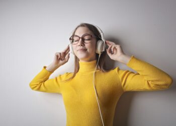 Qué dice la neurociencia sobre las personas que siempre escuchan la misma música