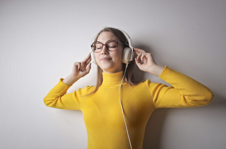 Qué dice la neurociencia sobre las personas que siempre escuchan la misma música