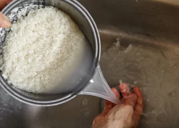 Tardé mucho tiempo en entender por qué no debía tirar el agua que queda después de cocinar el arroz