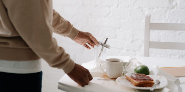 Lo que dice la psicología sobre las personas que suelen tomar el mismo café todas las mañanas