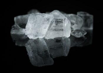 El truco más sencillo con hielo para refrescar tu casa sin necesidad de aire acondicionado