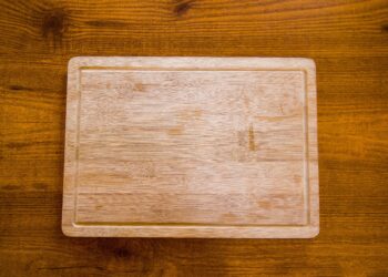 Tardé mucho tiempo en entender por qué no debía limpiar la tabla de madera con un estropajo de acero