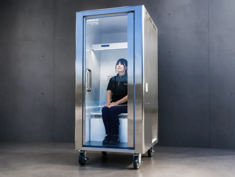 Mientras España afronta ola de calor, Japón presenta refrigerador humano para refrescar las ciudades
