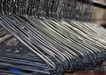 Si tienes perchas de alambre viejas en casa, tienes un tesoro: 3 ideas coreanas para reutilizarlas