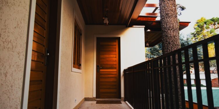 La técnica italiana para limpiar el balcón que conquista cada vez más hogares y promete un resultado digno de una terraza gourmet