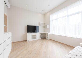 Si tienes muebles de esquina en tu sala, debes saber que esa moda llegó a su fin: la tendencia para 2026 es más elegante y renovadora