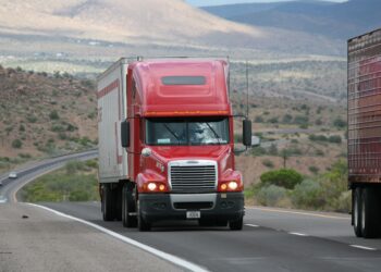 Los camiones autónomos ya son una realidad en Estados Unidos y el coste del transporte podría reducirse hasta un 35 % gracias a esta tecnología