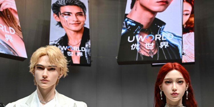 China lanza un robot ultrarrealista para combatir la soledad con inteligencia artificial desde 15.424 euros