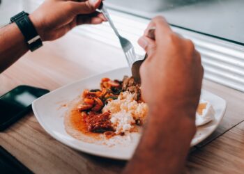 Tardé mucho tiempo en entender por qué no debía cenar después de las cuatro de la tarde