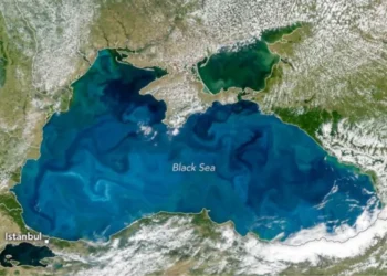 Una imagen tomada desde el espacio muestra una coloración azul turquesa en el mar Negro y sorprende a los científicos