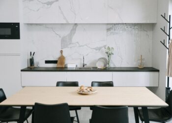 Adiós al mármol en la cocina: la nueva tendencia en 2026 es más práctica y ya está conquistando los hogares de Europa